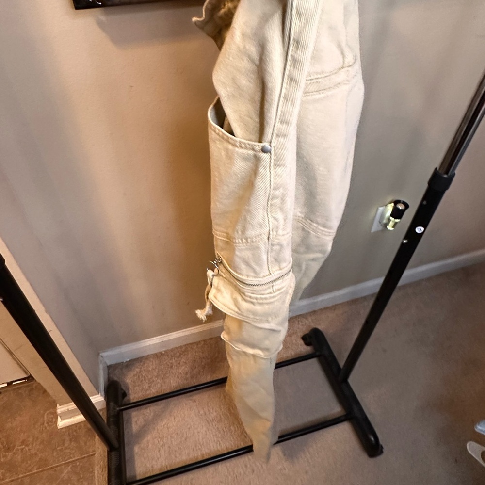 Fashion Nova Women’s Tan Cargo Pants - Picture 4 of 7